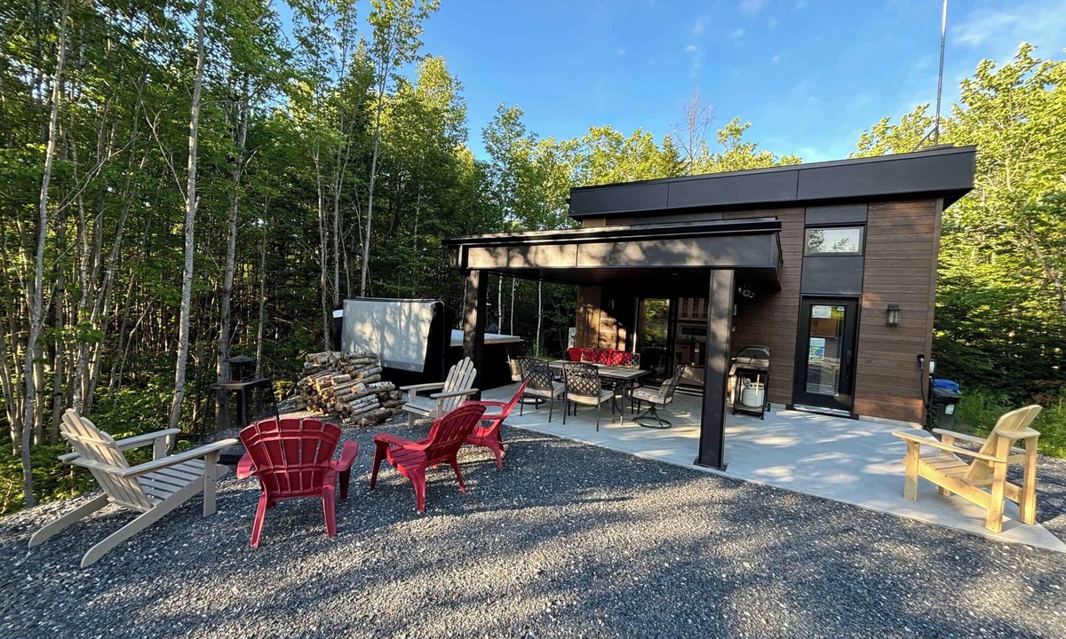 Adstock House | Chalet Sur Les Sentiers du Pic-Bois | Spa