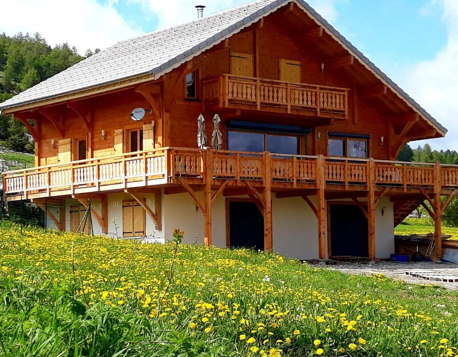 Agnieres-en-Devoluy Bed & Breakfast | Chalet TERRA LOUP