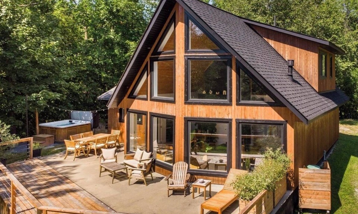 Saint-Armand Ski Chalet | Chalet - The dinette