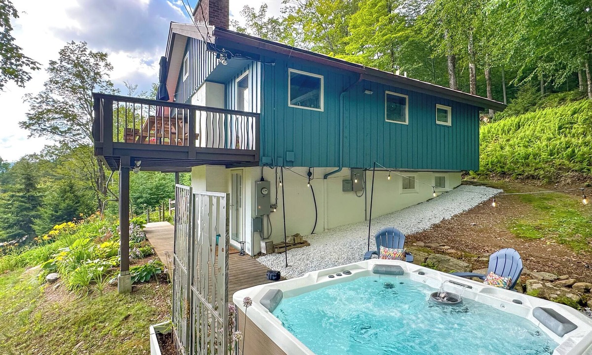 Waitsfield House | Chalet Valhalla with Hot Tub right next to Sugarbush Resort