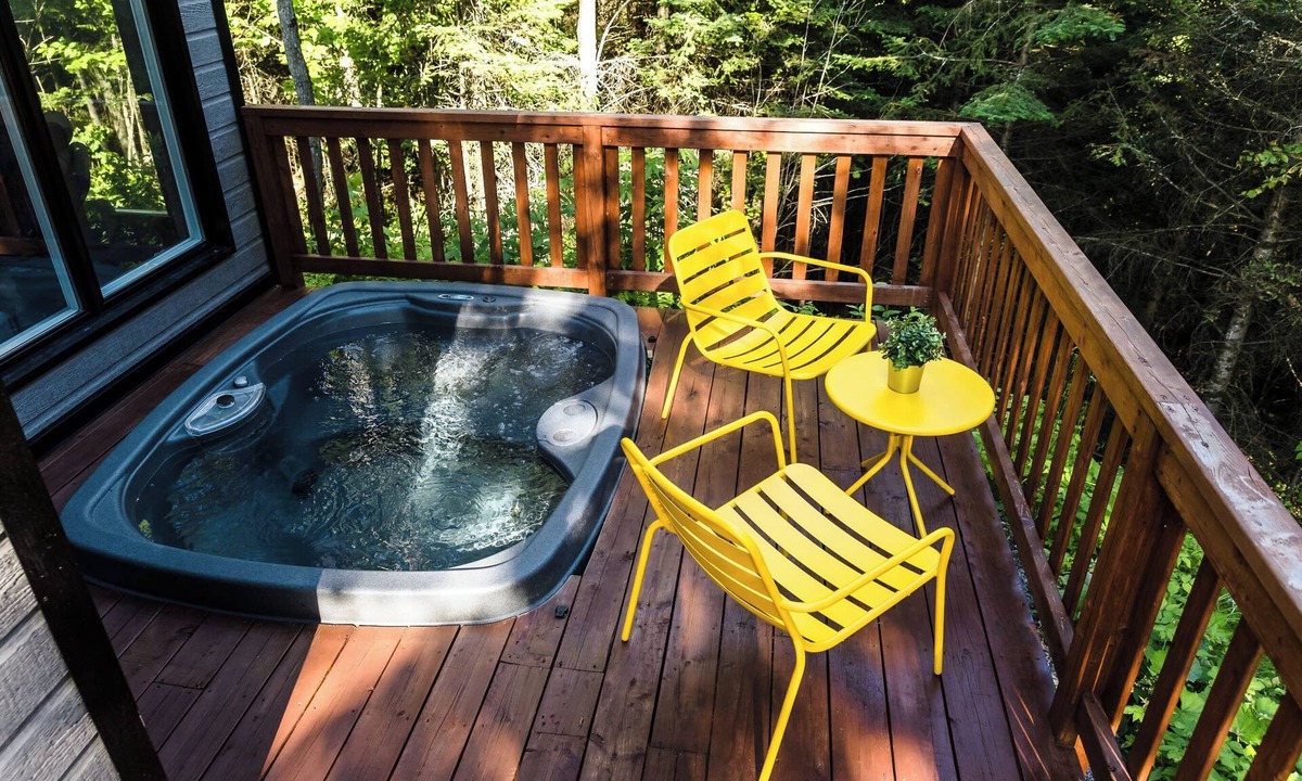 Pont-Rouge Ski Chalet | Chalet Victoria | Private Spa & Nature