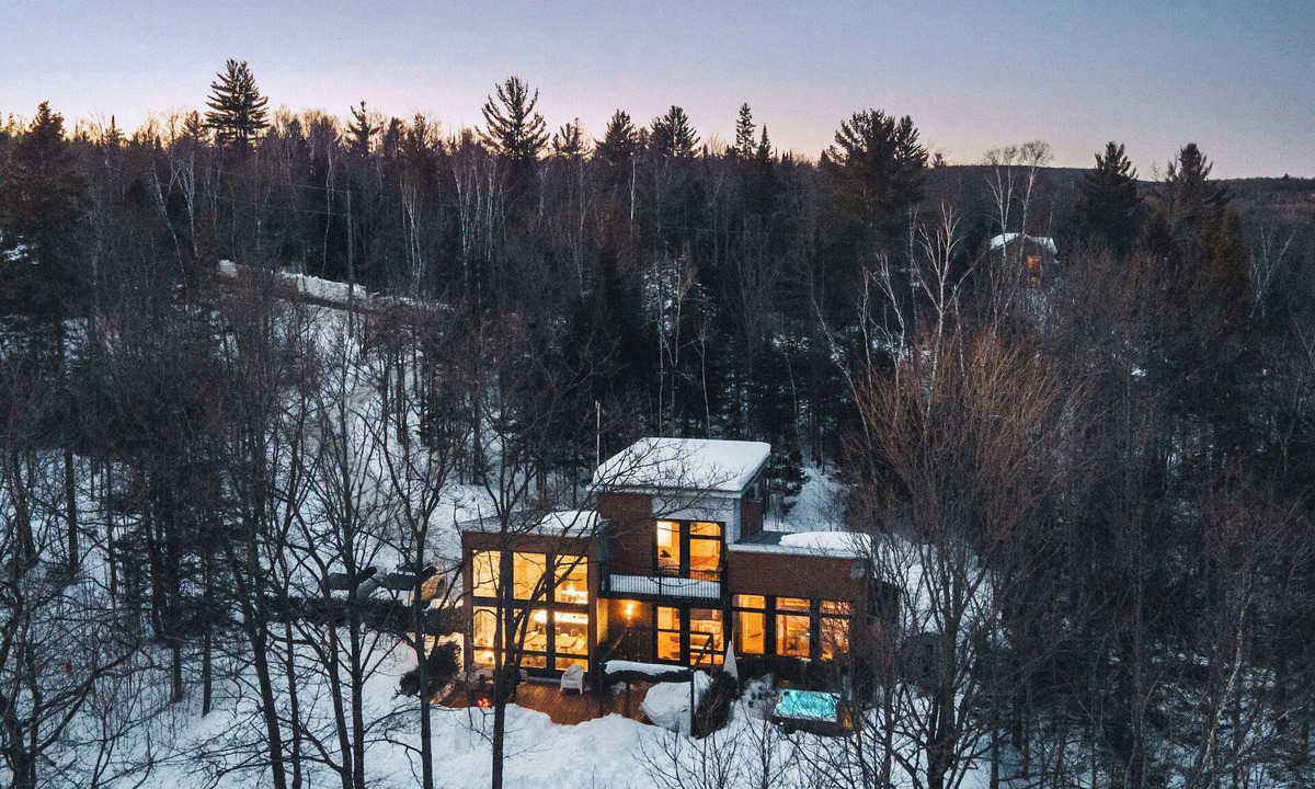 Sainte-Beatrix Ski Chalet | Chalet Villa Bianca Spa & river access