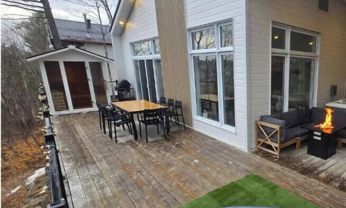 Sainte-Beatrix Ski Chalet | Chalet w Private hot tub, sauna, cold plunge