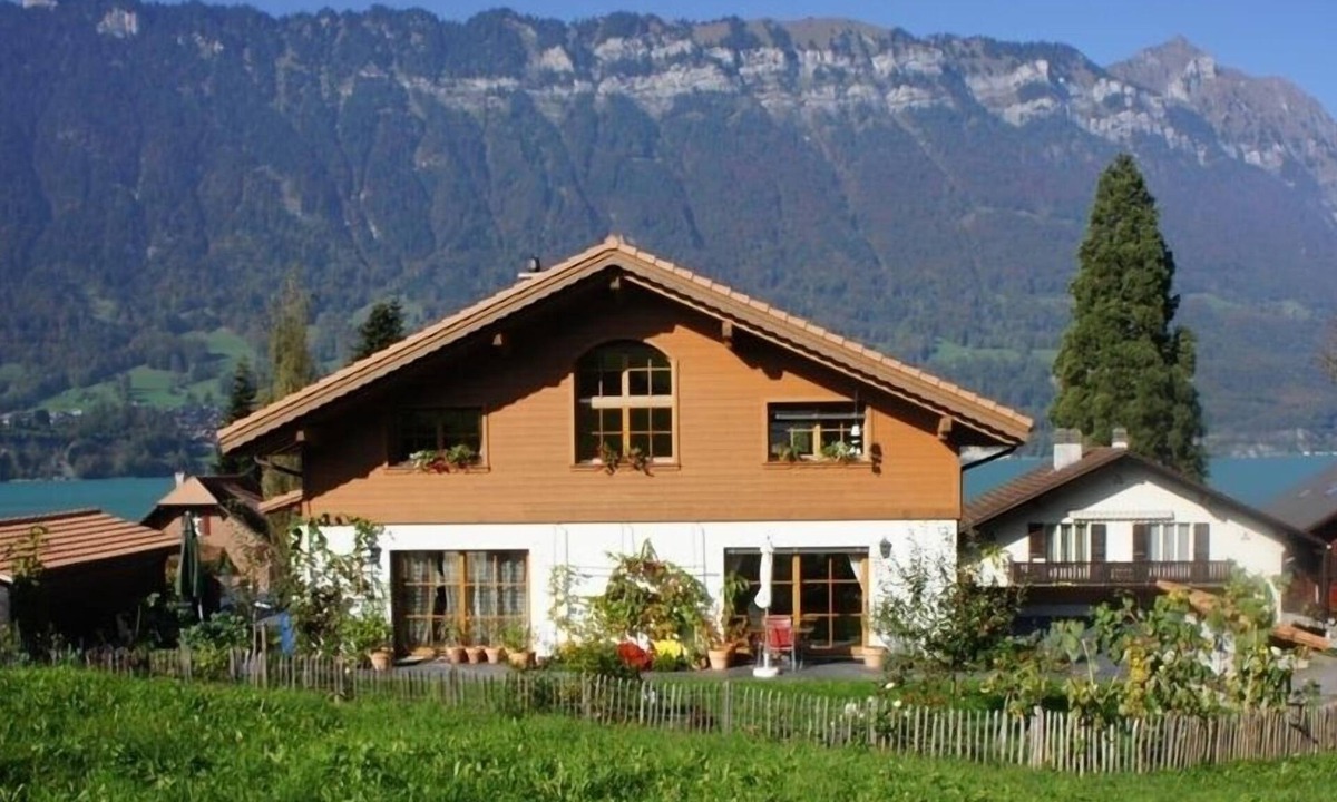Boenigen Apartment | Chalet W/Studio in Bönigen by Interlaken on Lake Brienz