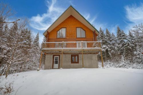 Saint-Paul-de-Montminy Ski Chalet | Chalet Wapiti for 16 Guests, 7 min to SPA, Skiing