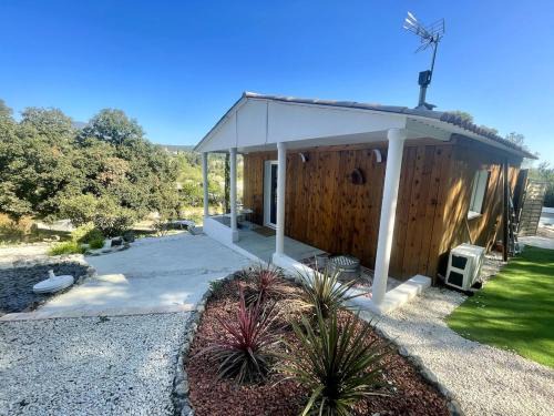 Saint-Jean-de-Cuculles Ski Chalet | Chalet with a view of Pic Saint Loup, large garden