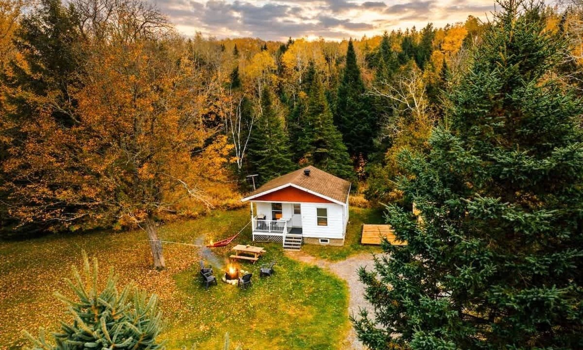 Saint-Tite-des-Caps Ski Chalet | Chalet with Spa in the Forest - Nature Awaits!