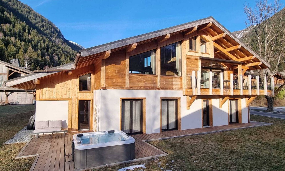 Les Tines Ski Chalet | Chalet with jacuzzi and pets allowed, Mont-Blanc views