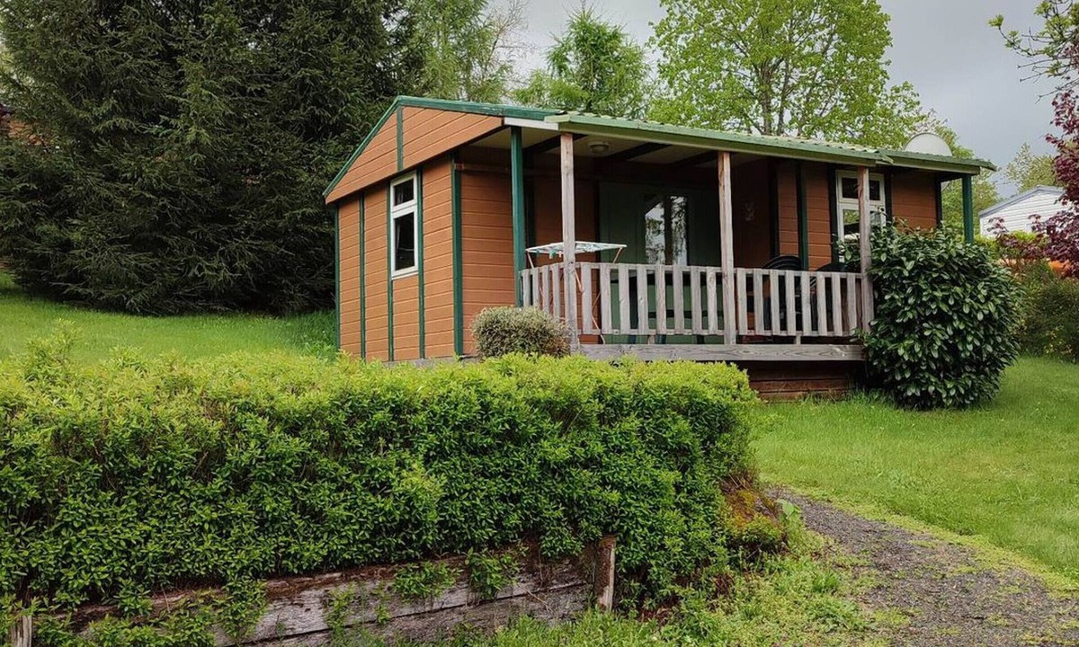 La Tour-dʼAuvergne Ski Chalet | Chalet with terrace - 6 guests