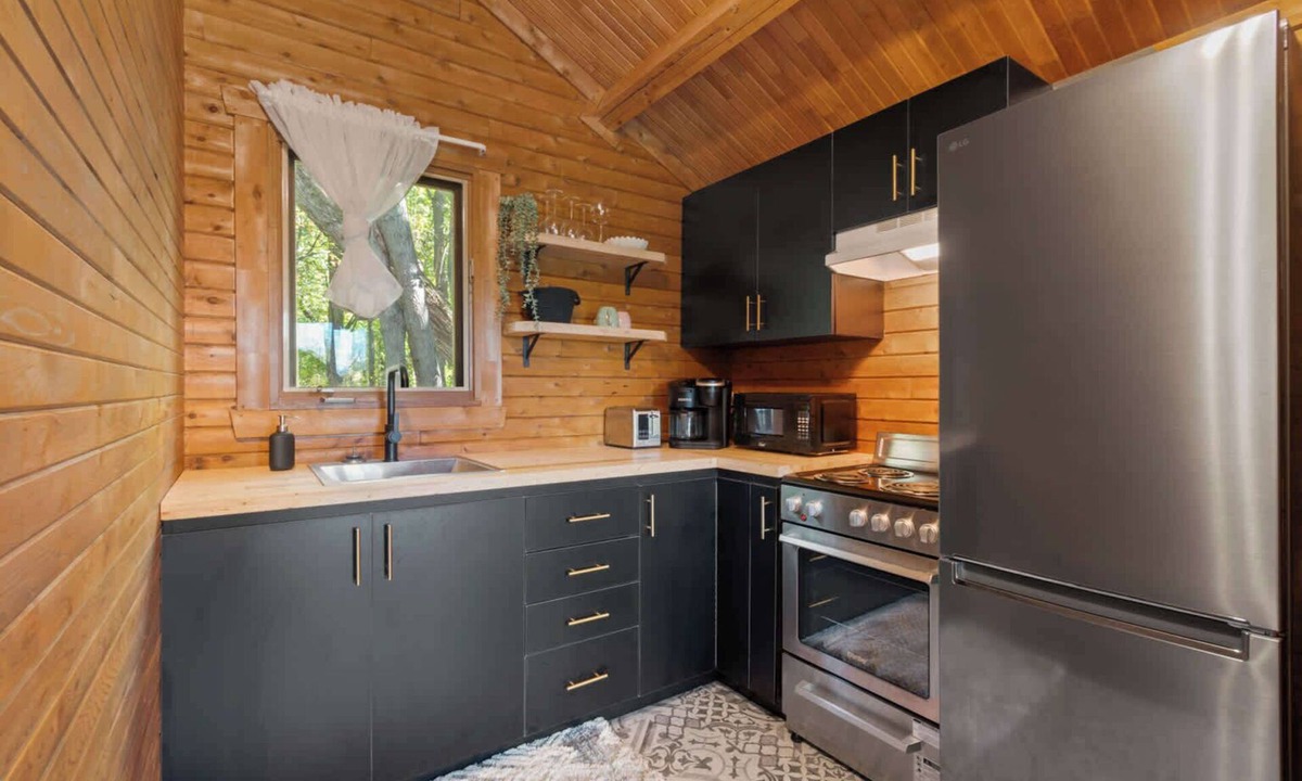 Sainte-Anne-de-Sorel Cabin | Chalet with Full Kitchen # 1 Domaine de l Archipel