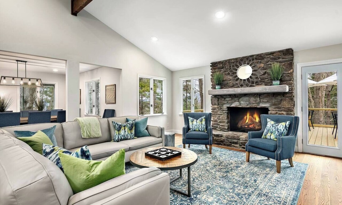 Weaverville House | Chalet with Hot Tub, Sauna, Cold Plunge, Theater