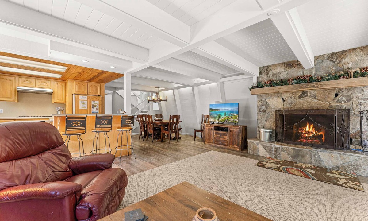 Carnelian Bay Ski Chalet | Chalet with Large Deck, Ping Pong Table, Spacious Bunk Room