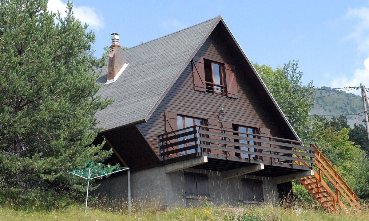 Seyne Ski Chalet | Chalet with Mountain Views, Private Garden and Balcony