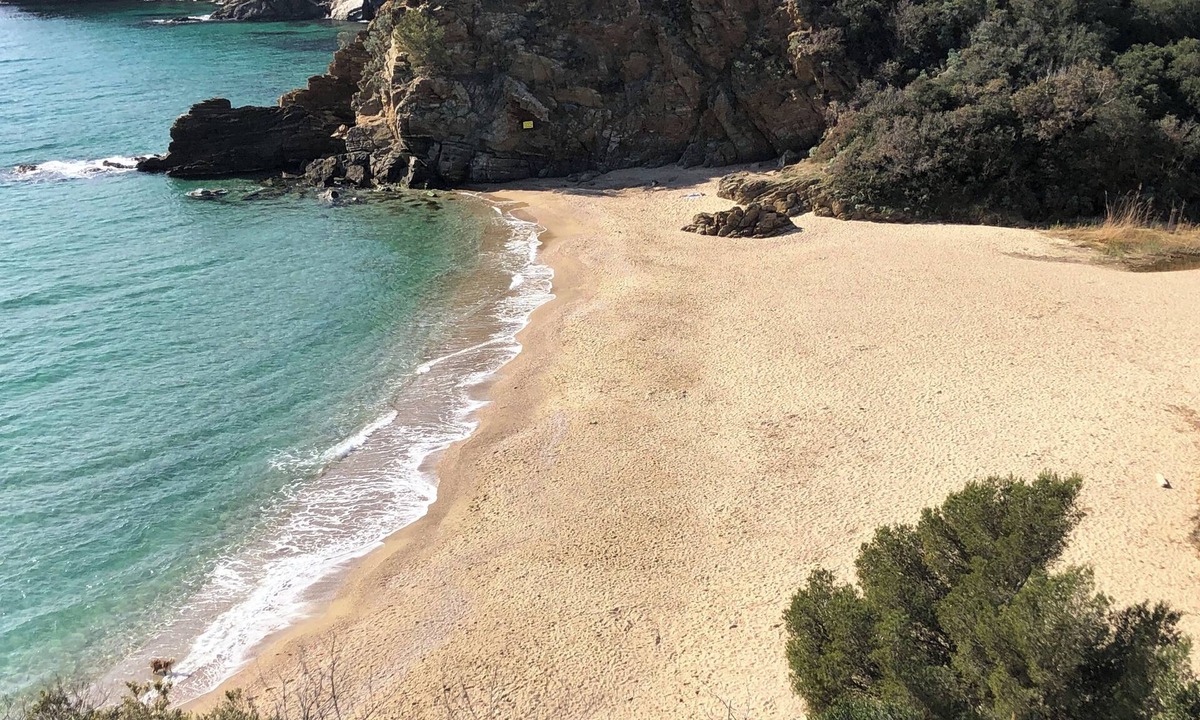 Cavalaire-sur-Mer Ski Chalet | CHALET WITH PRIVATE ACCESS BONPORTEAU BEACH