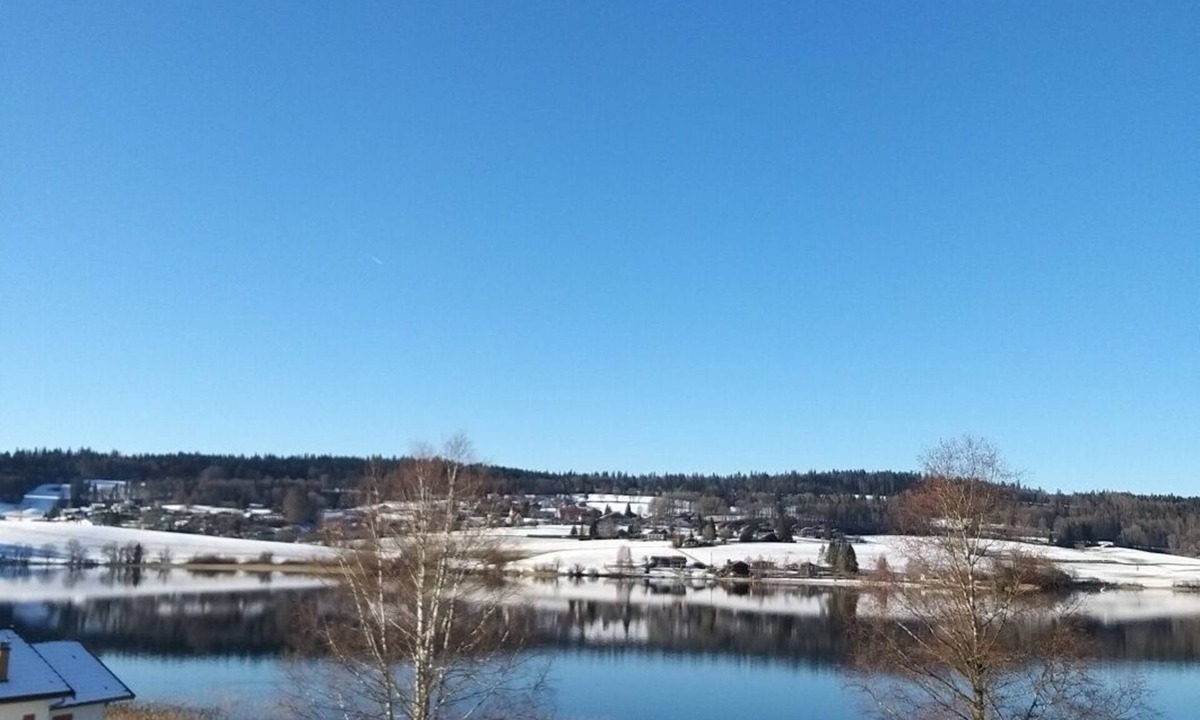 Montperreux Ski Chalet | CHALET WITH SPA LAKE VIEW