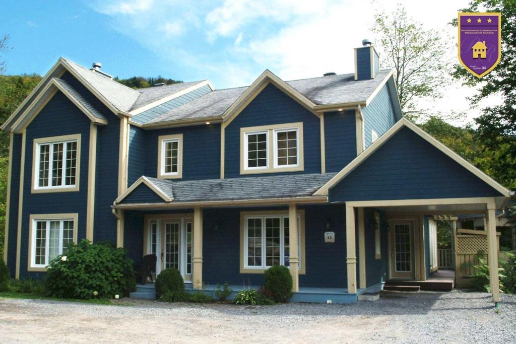 Stoneham Ski Chalet | Chalets Alpins - 11 Chemin des Skieurs