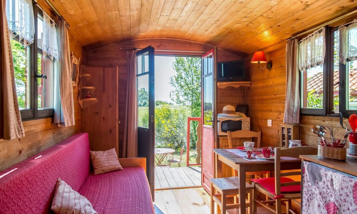 Lussan RV Rental | Chalets des Mousquetaires