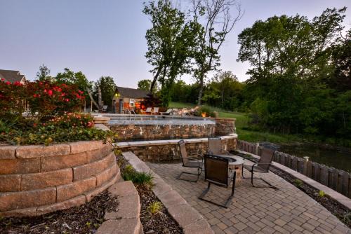 Lampe House | Chalets Resort LAKEFRONT Cottage Free Amenities Amazing views Kayaks 2 Pools