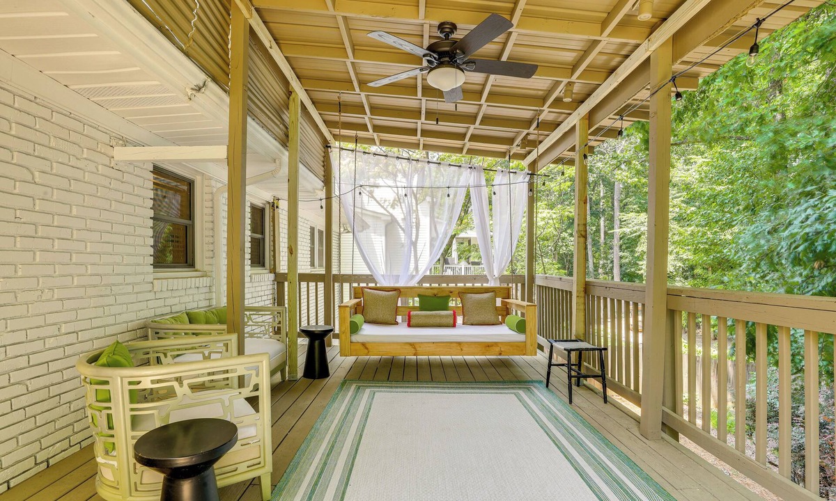 Chamblee House | Chamblee Home w/Fireplace Near Hospitals