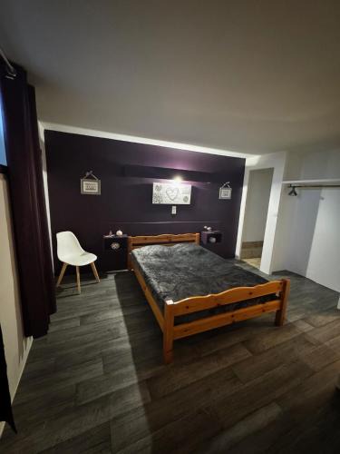 Arpaillargues-et-Aureillac Apartment | Chambre de l'univers