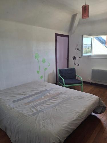 Saint-Laurent-de-la-Plaine House | Chambre dans village tranquille