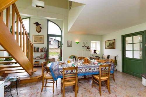 Soulosse-sous-Saint-Elophe Bed & Breakfast | Chambre dHôtes Jolie vache déguisée en fleur