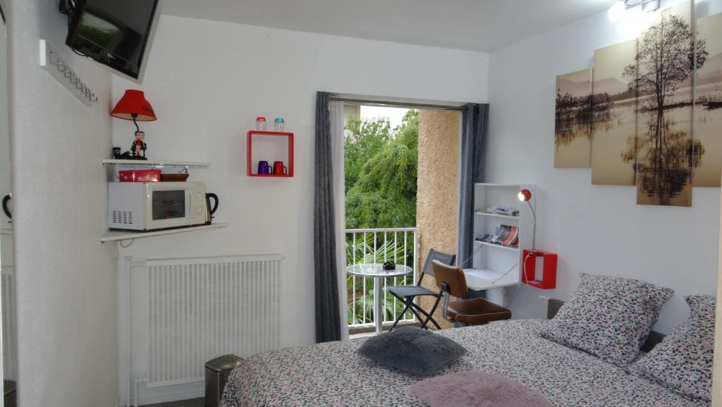 Bascule - Oratoire House | Chambre 1 PERSONNE et STUDIO 1 personne Avec Entrée Libre et Salle de Bain Privée