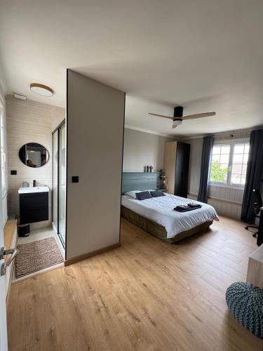 Roeze-sur-Sarthe House | Chambre 25m2 petit déjeuner en option