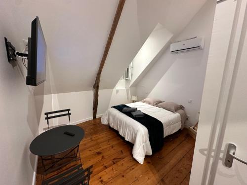 Pons Hotel | CHAMBRE 4 Face au Donjon