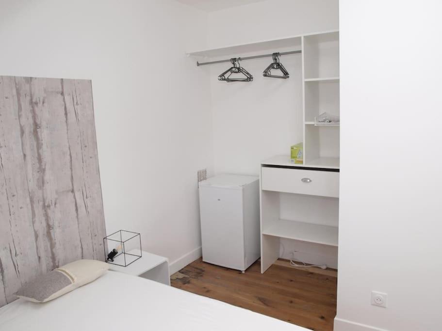 Saint-Quentin Apartment | Chambre au 2e étage côté rue
