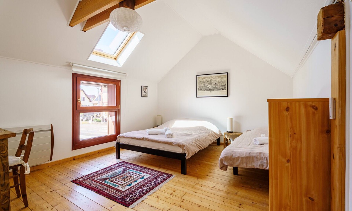 Plobsheim Bed & Breakfast | “Chambre Auguste” Guest Room with Shared Pool