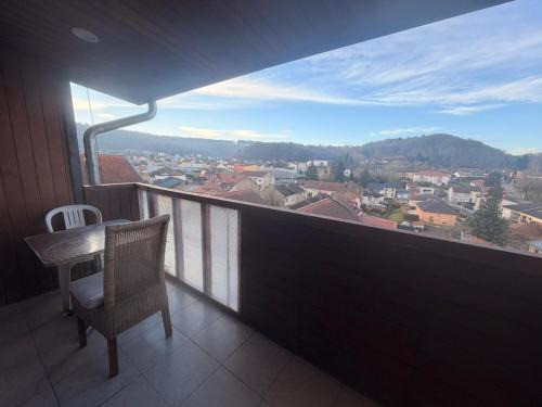 Audun-le-Tiche House | Chambre avec balcon offrant une vue magnifique