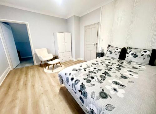 Tarbes House | Chambre avec Salle de Bain Privative