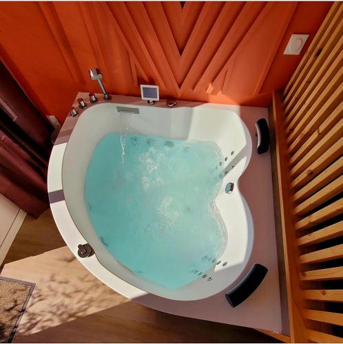 Abbeville Apartment | Chambre balnéo l'Oasis aux Prés de Mautort