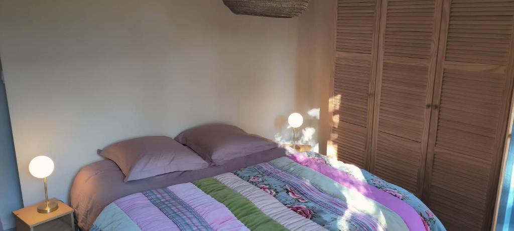 Guilhemery House | Chambre côté jardin dans maison Art Déco Toulouse