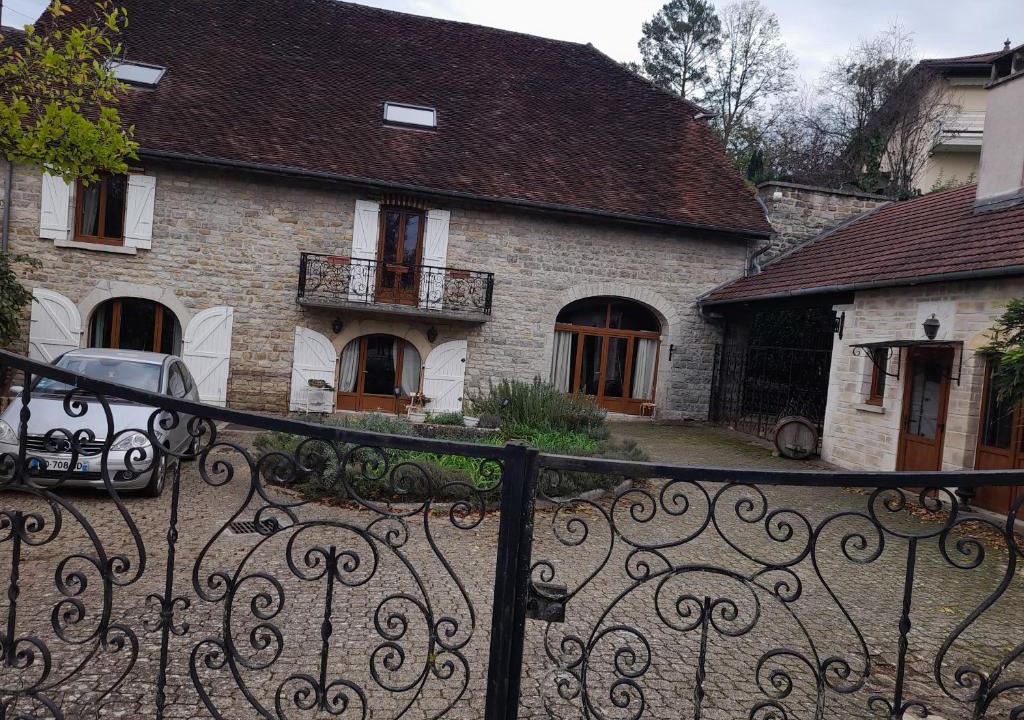 Saint-Germain-les-Arlay Bed & Breakfast | chambre comtoise