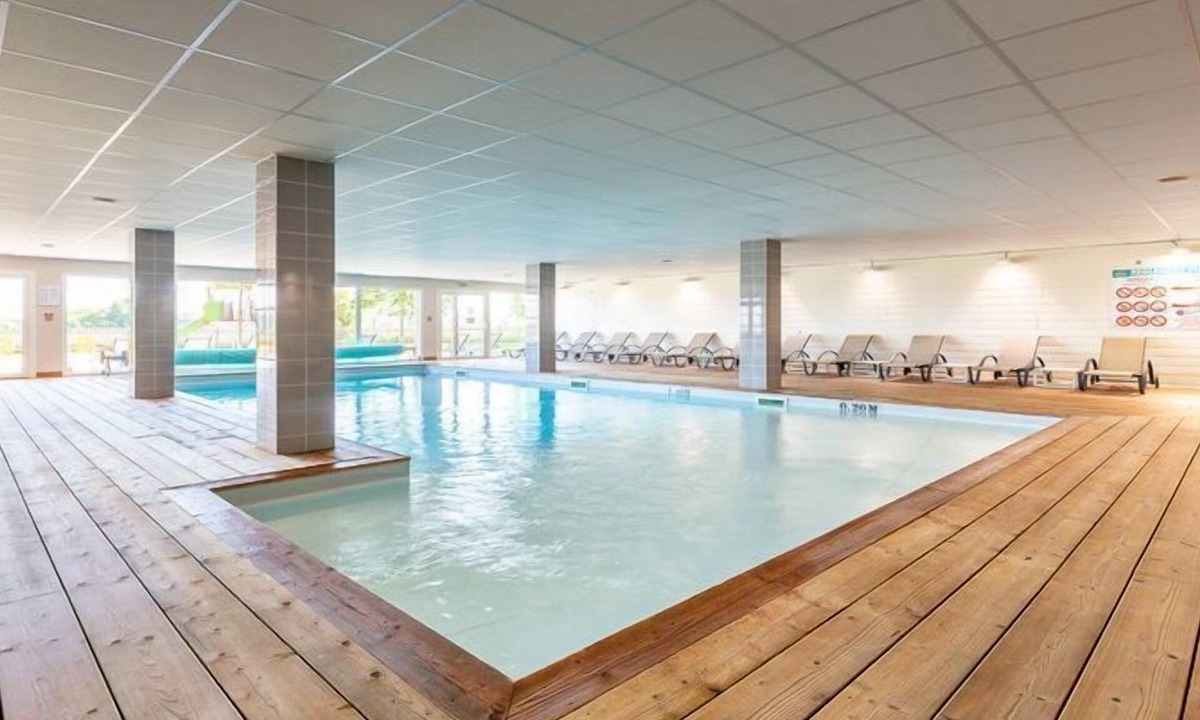 Roz-sur-Couesnon House | Chambre Confortable | WiFi Gratuit + Accès Piscine