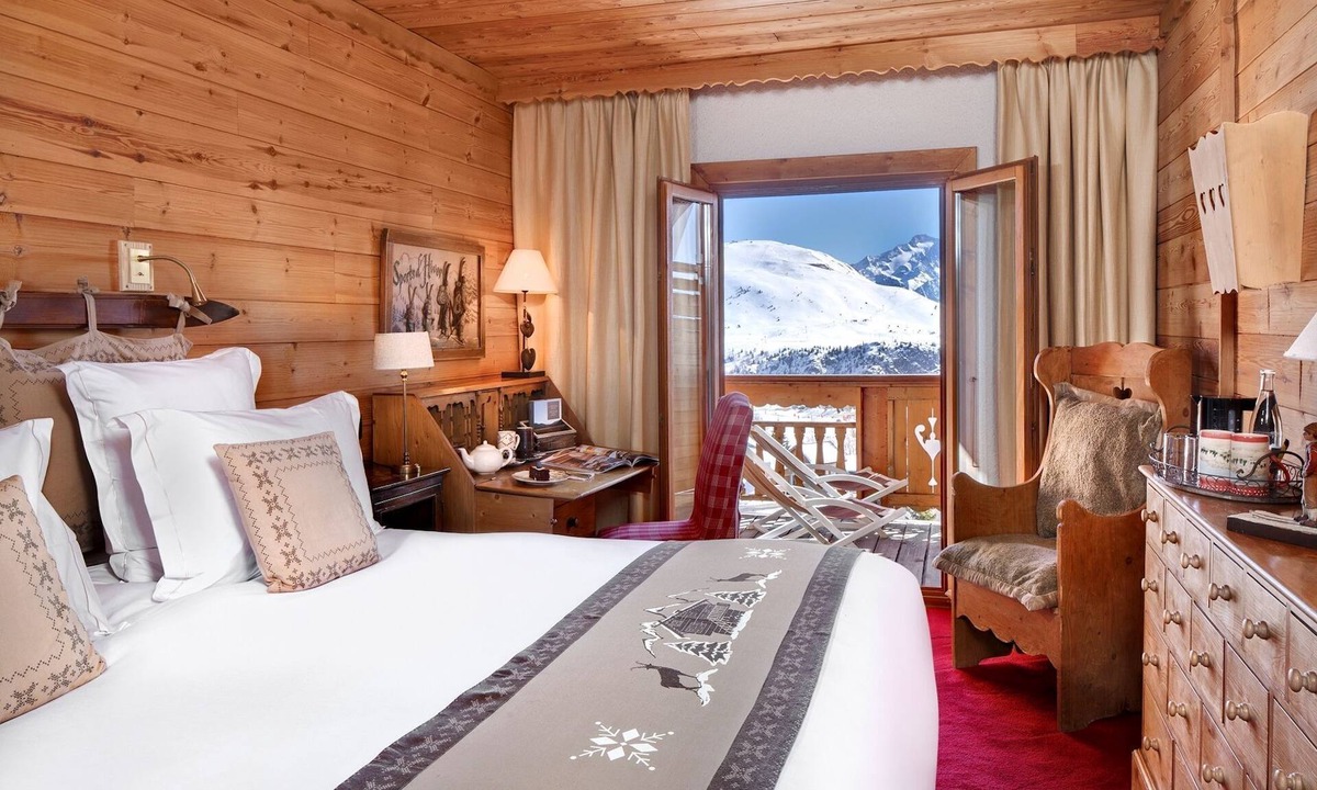Cognet Hotel | Chambre confort + balcon, accès spa, ski aux pieds