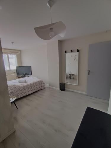 Toul House | Chambre cosy , garage sécurisé pour deux-roues