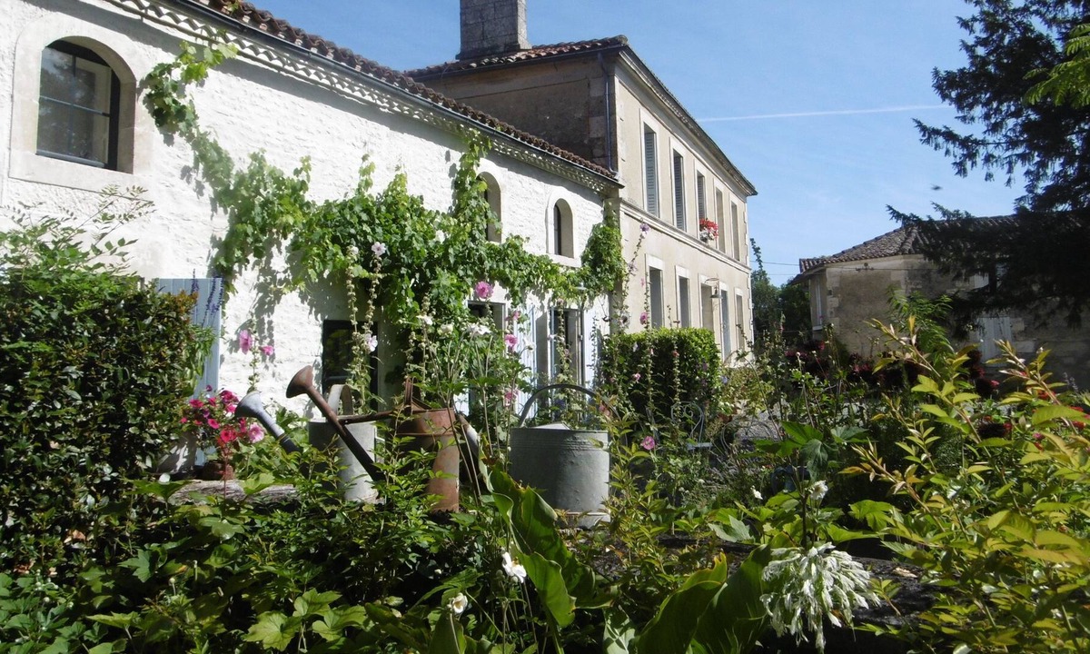 Saint-Saturnin-du-Bois Bed & Breakfast | Chambre d'hôtes Les 2 Madeleine