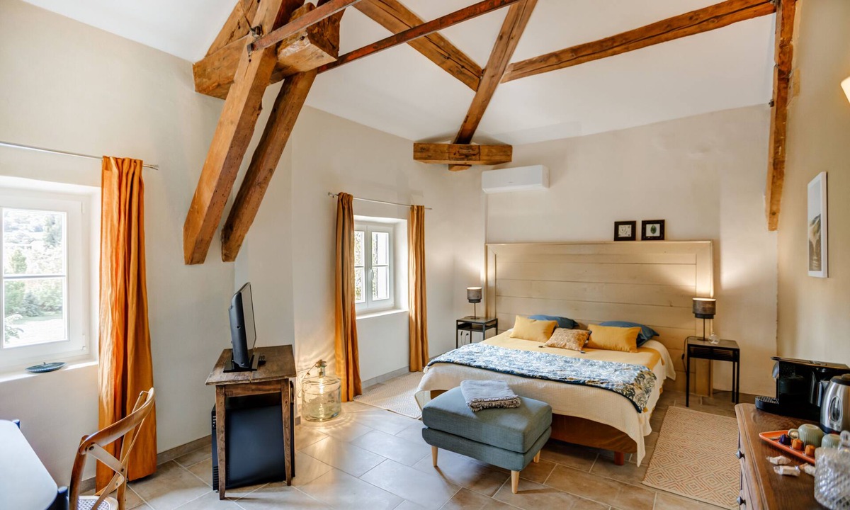 Pont-Saint-Esprit House | Chambre d'hôtes Bassin - Provence Occitane