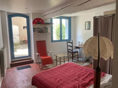 Saint-Sulpice Bed & Breakfast | Chambre d'hôte avec cour privative