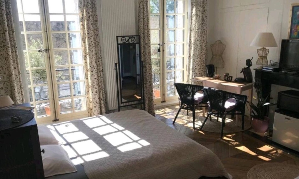 Dourdan Bed & Breakfast | Chambre D'hôte du Château