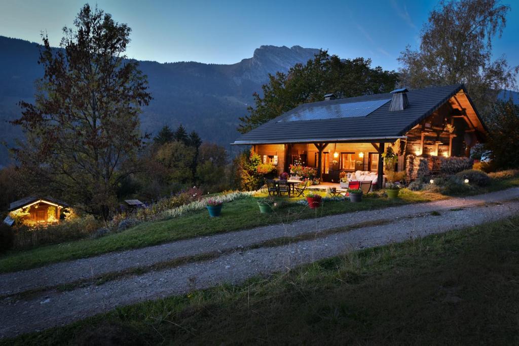 Thones Bed & Breakfast | Chambre d'hôtes Chalet des Burdines