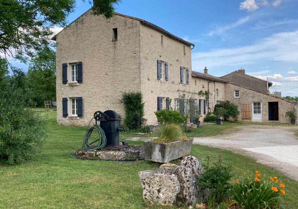 Saint-Martin-les-Melle Bed & Breakfast | Chambre d’hôtes de la Source