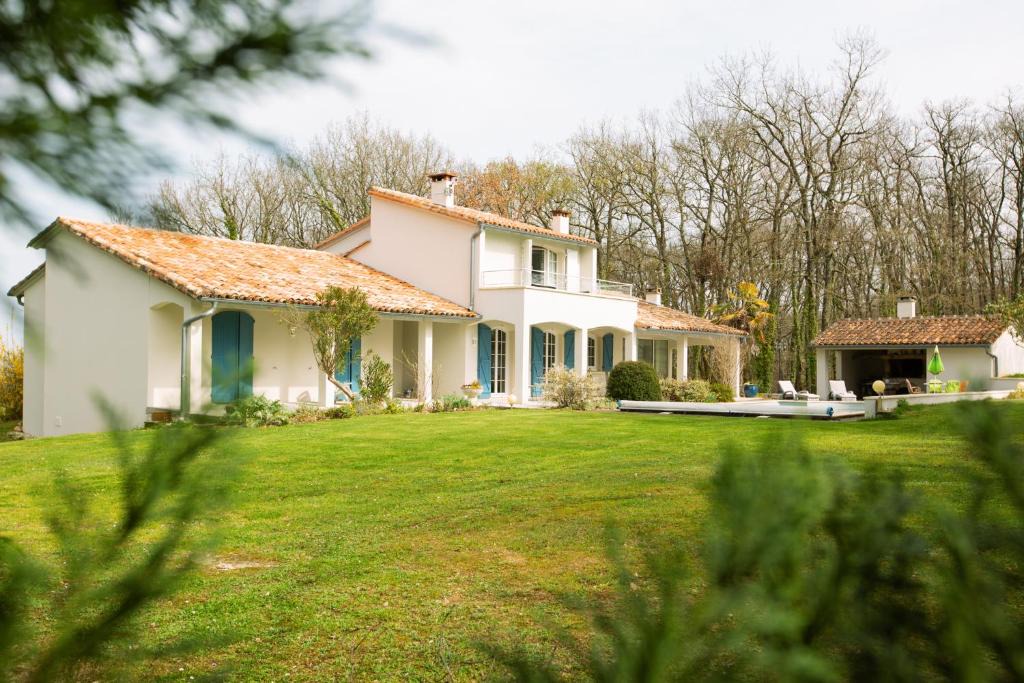 Roquemaure Bed & Breakfast | Chambre d'Hôtes La Courbe