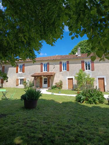 Verteillac Bed & Breakfast | Chambre d'hôtes - Retour à la ferme