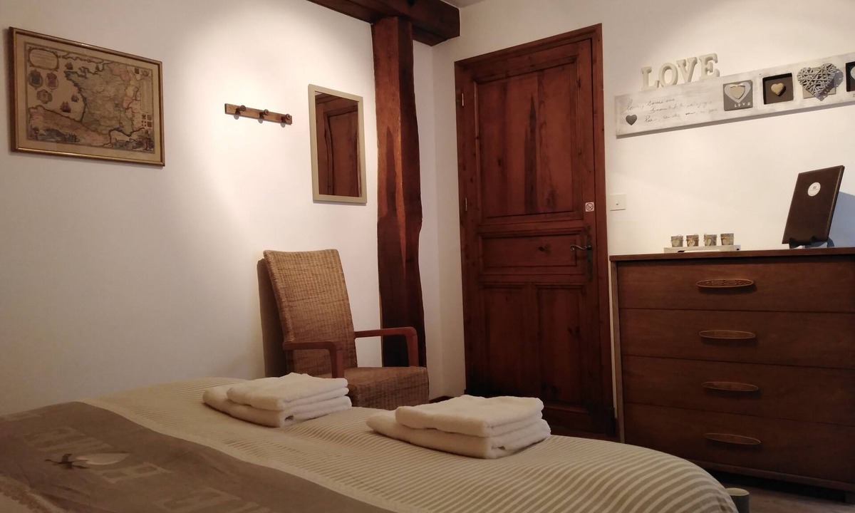 Saint-Cyprien-sur-Dourdou Bed & Breakfast | Chambre D'hôtes Référence® Images - Domaine du Mas Naut Piscine Jacuzzi Massages