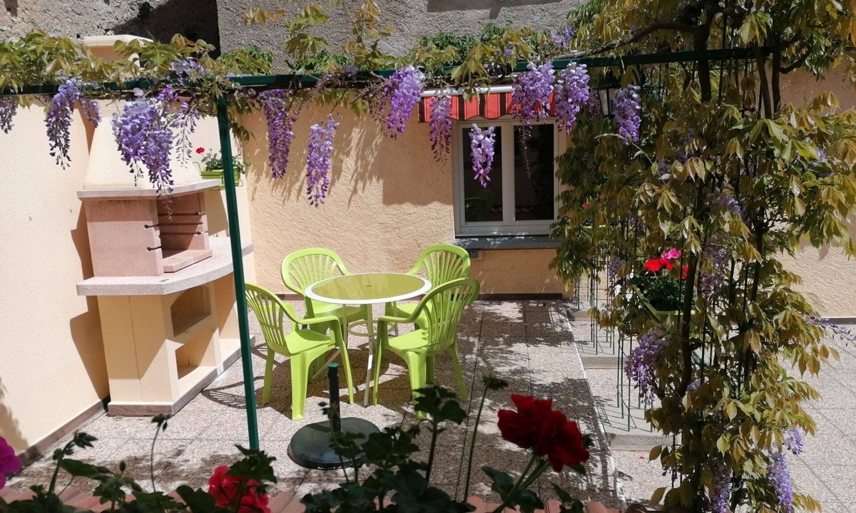 Choloy-Menillot Bed & Breakfast | Chambre D'Hotes Les Glycines