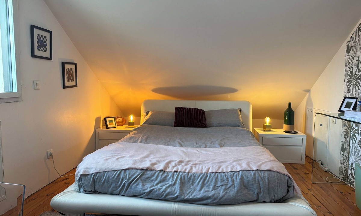 Cimetiere de l'Est Bed & Breakfast | Chambre d'hôtes nestled under the rooftops in Rennes